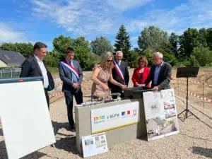 début des travaux et pose de la première pierre du Clos de la Bouvière, à Charleval (27)