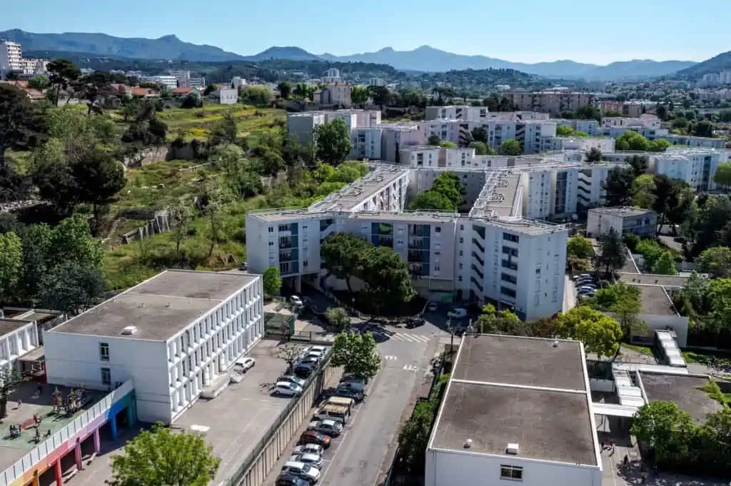 vue aérienne du quartier Air Bel, à Marseille (13)